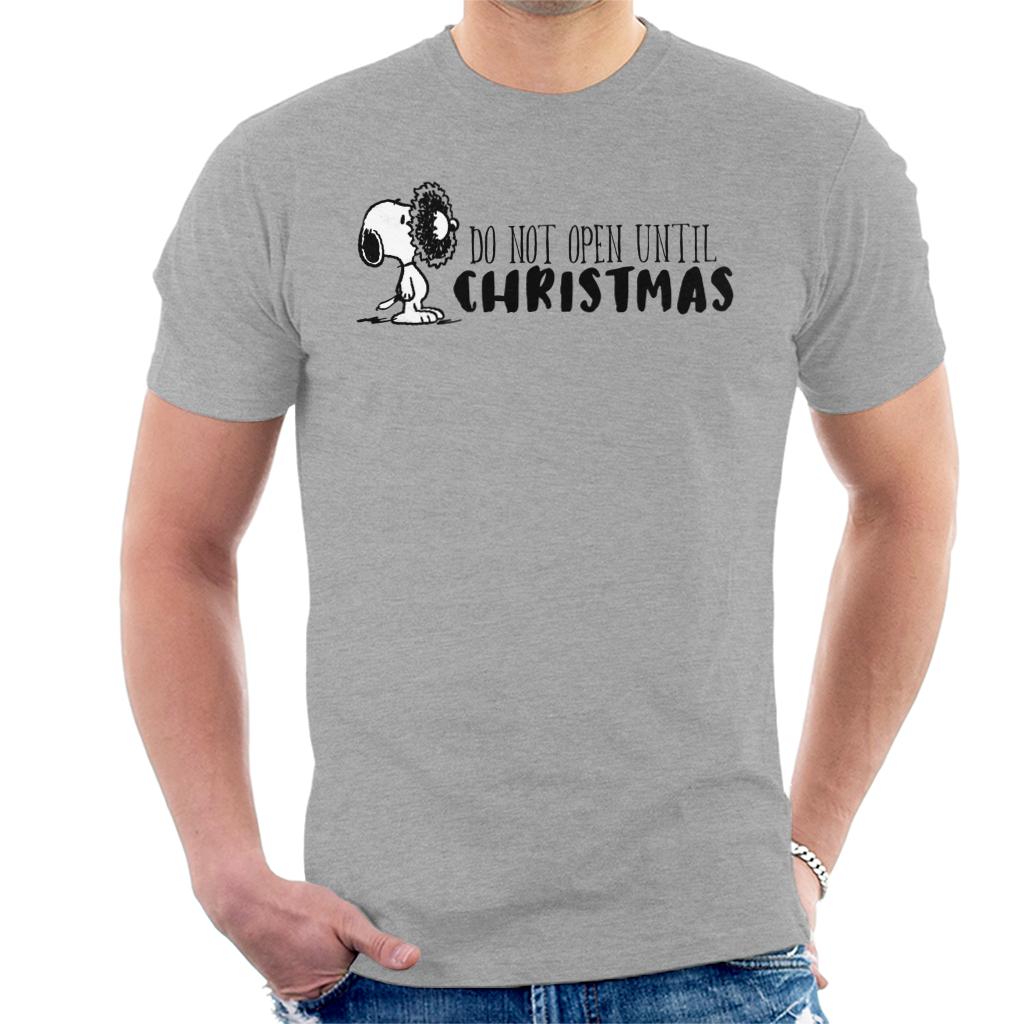 Peanuts Snoopy Holly Wreath On Face Men's T-Shirt product image 1