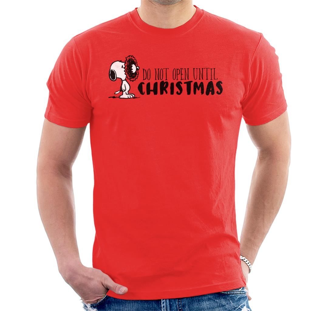 Peanuts Snoopy Holly Wreath On Face Men's T-Shirt product image 6