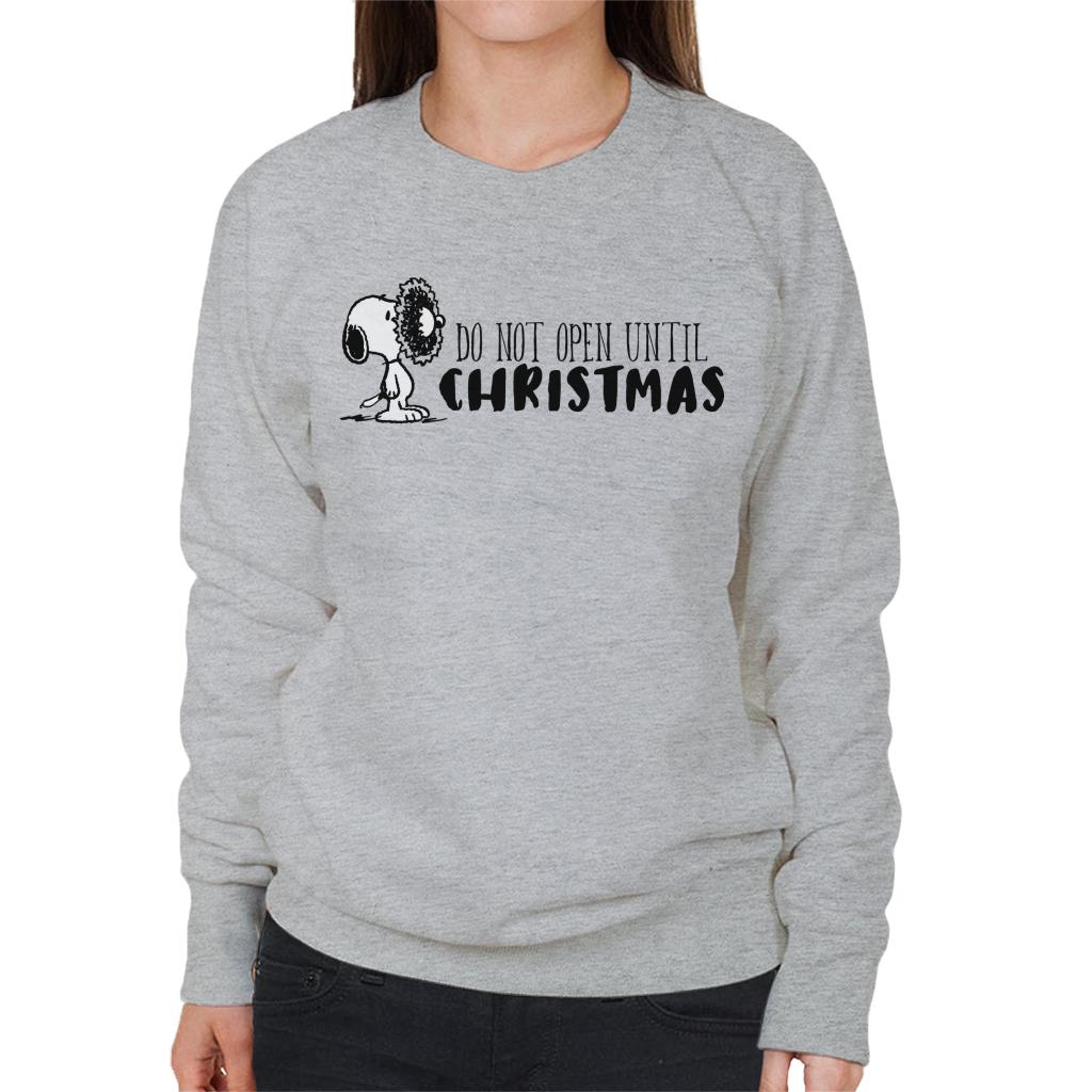 Peanuts Snoopy Holly Wreath On Face Women's Sweatshirt product image 1